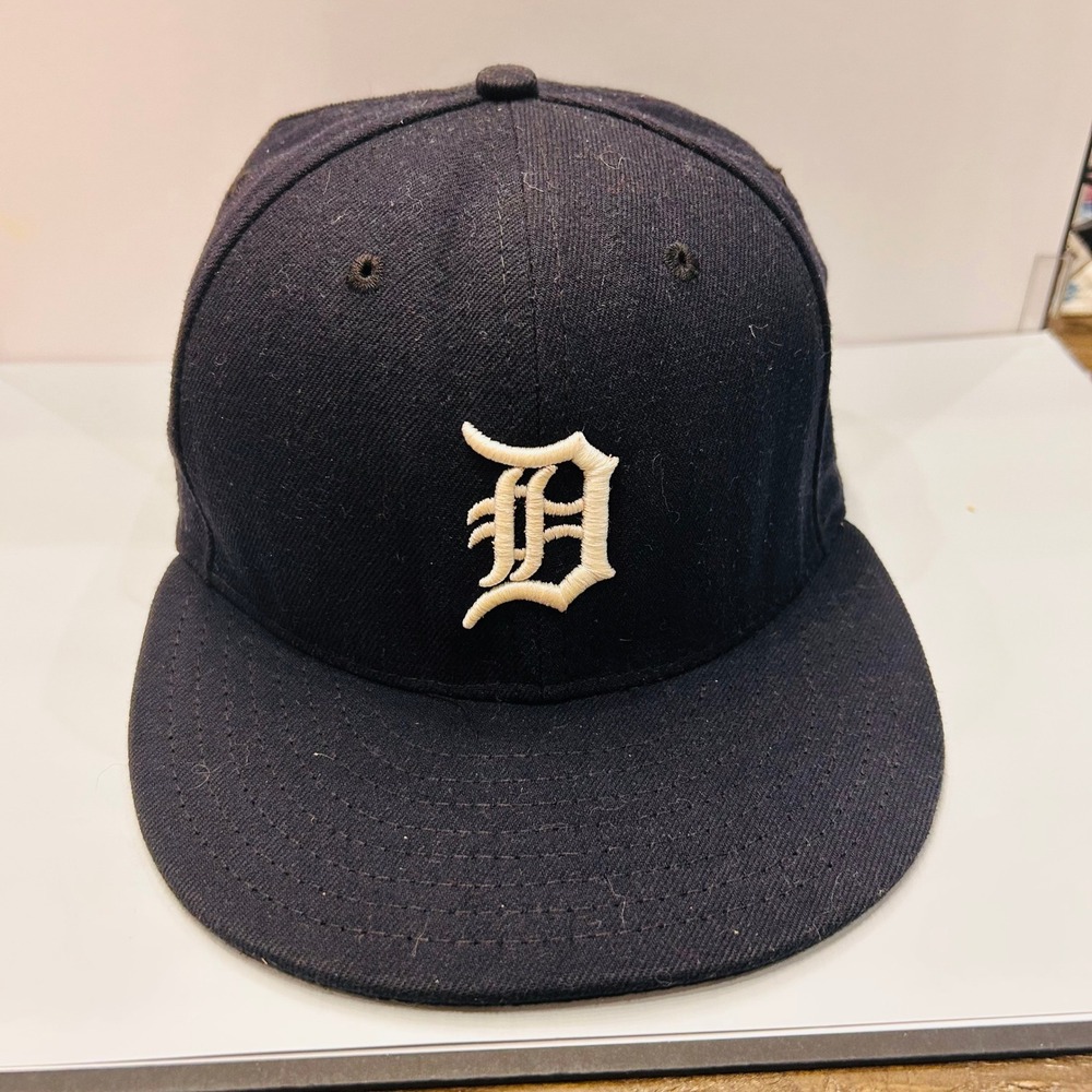 New Era 59FIFTY Detroit Tigers Mens 7 1/4 Navy Blue Fitted MLB On-Field Cap‎